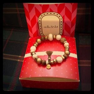 Stella + Dot gold mixed beaded bracelet (stretch)